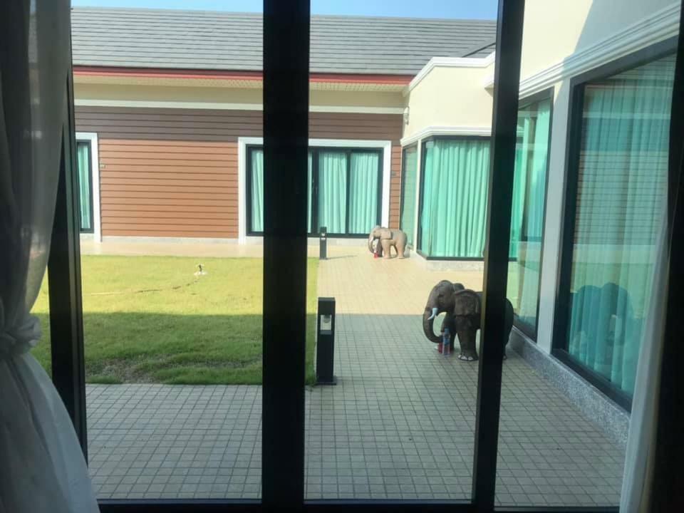 Tinna Resort Ban Nong Mai Ngam Exteriör bild