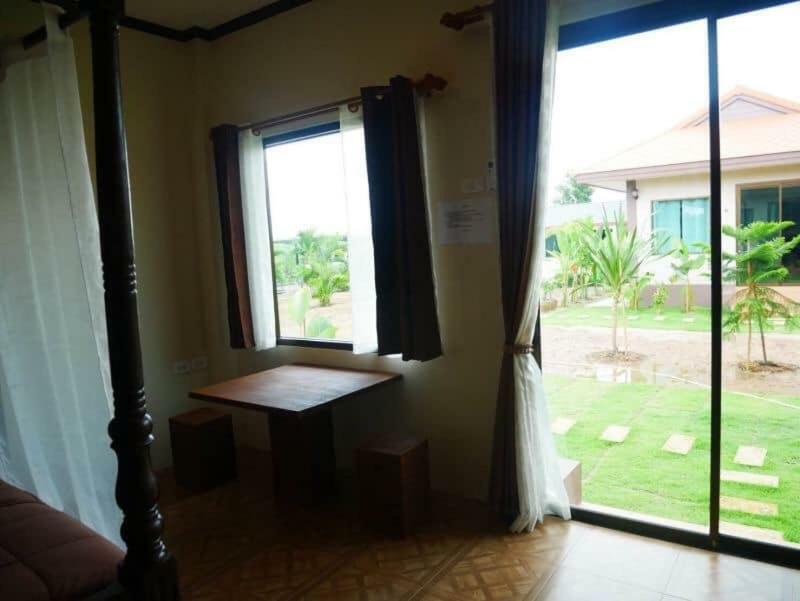 Tinna Resort Ban Nong Mai Ngam Exteriör bild